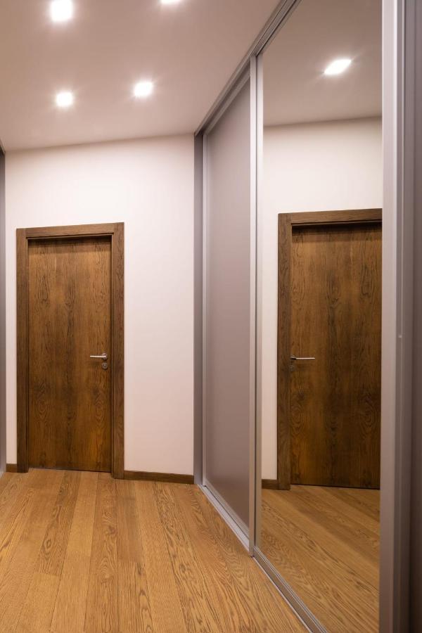Huoneisto Riverside Spacious One Bedroom